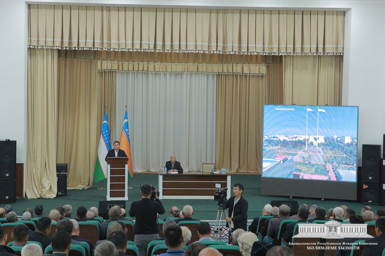 Joqarǵı Keńes Baslıǵı Shomanay rayonı kóshe biyleri, máhálle belsendileri ham bir qatar nuranıylar menen ushırastı