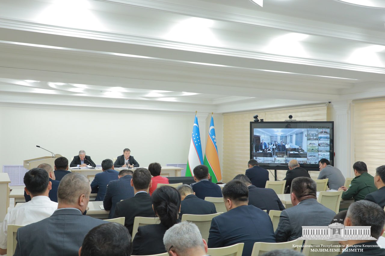 Qayta tikleniwshi energiya dereklerinen paydalanıwdı en jaydırıw hám bar bolǵan energiya dereklerinen nátiyjeli paydalanıwdı shólkemlestiriw máseleleri qarap shıǵıldı