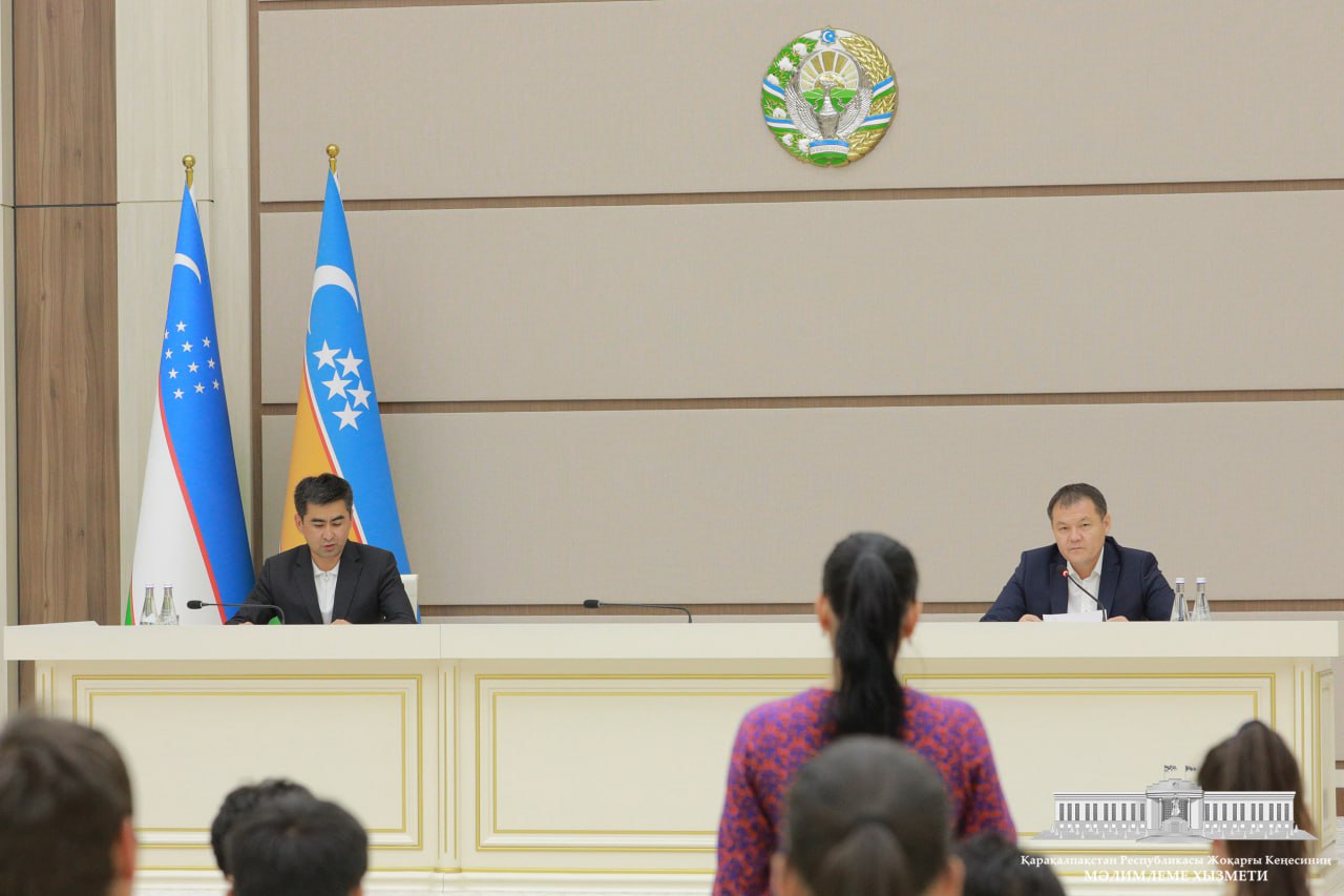 Joqarǵı Keńes Baslıǵı ózi atalıqqa alǵan jaslar menen ushırastı