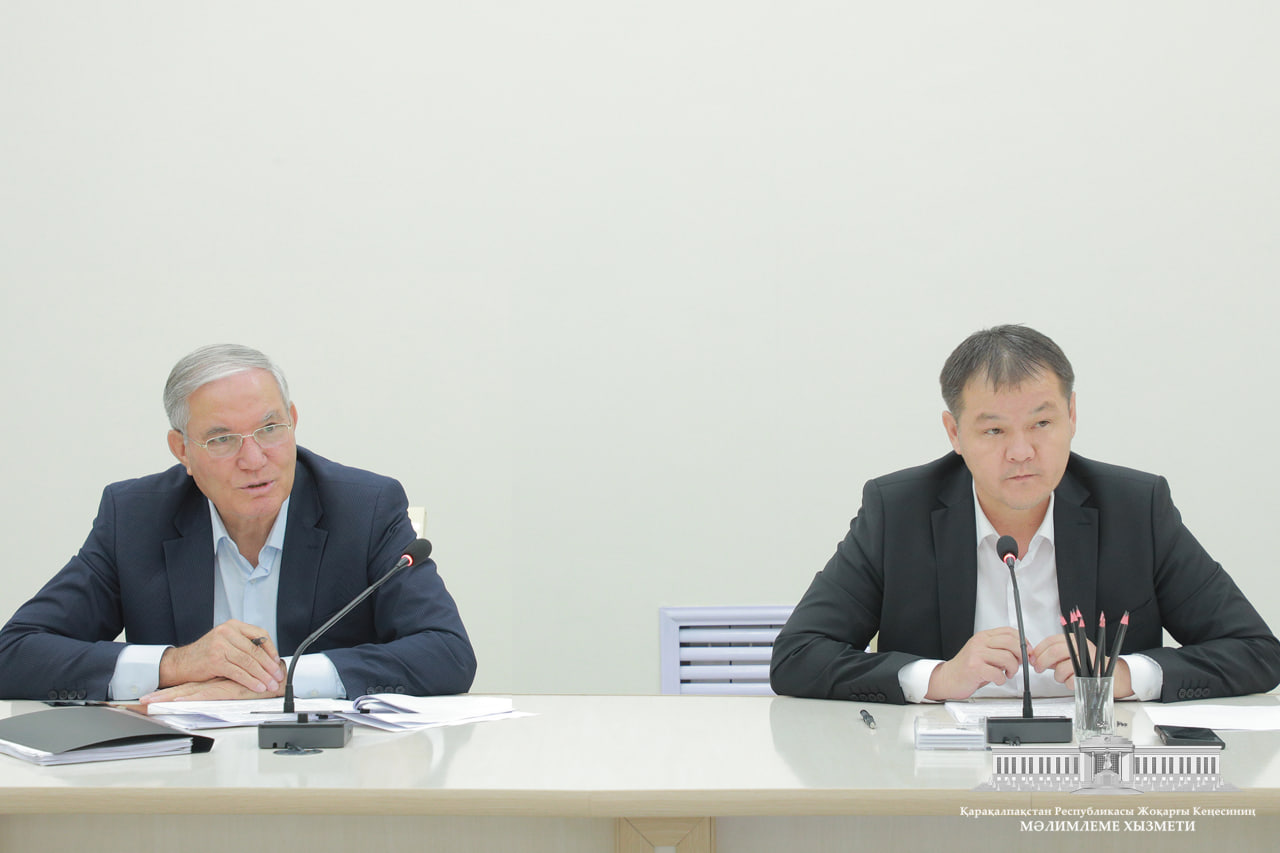 Sociallıq tarawda ámelge asırılıp atırǵan ilajlar hám sheshimin kútip turǵan mashqalalar qarap shıǵıldı