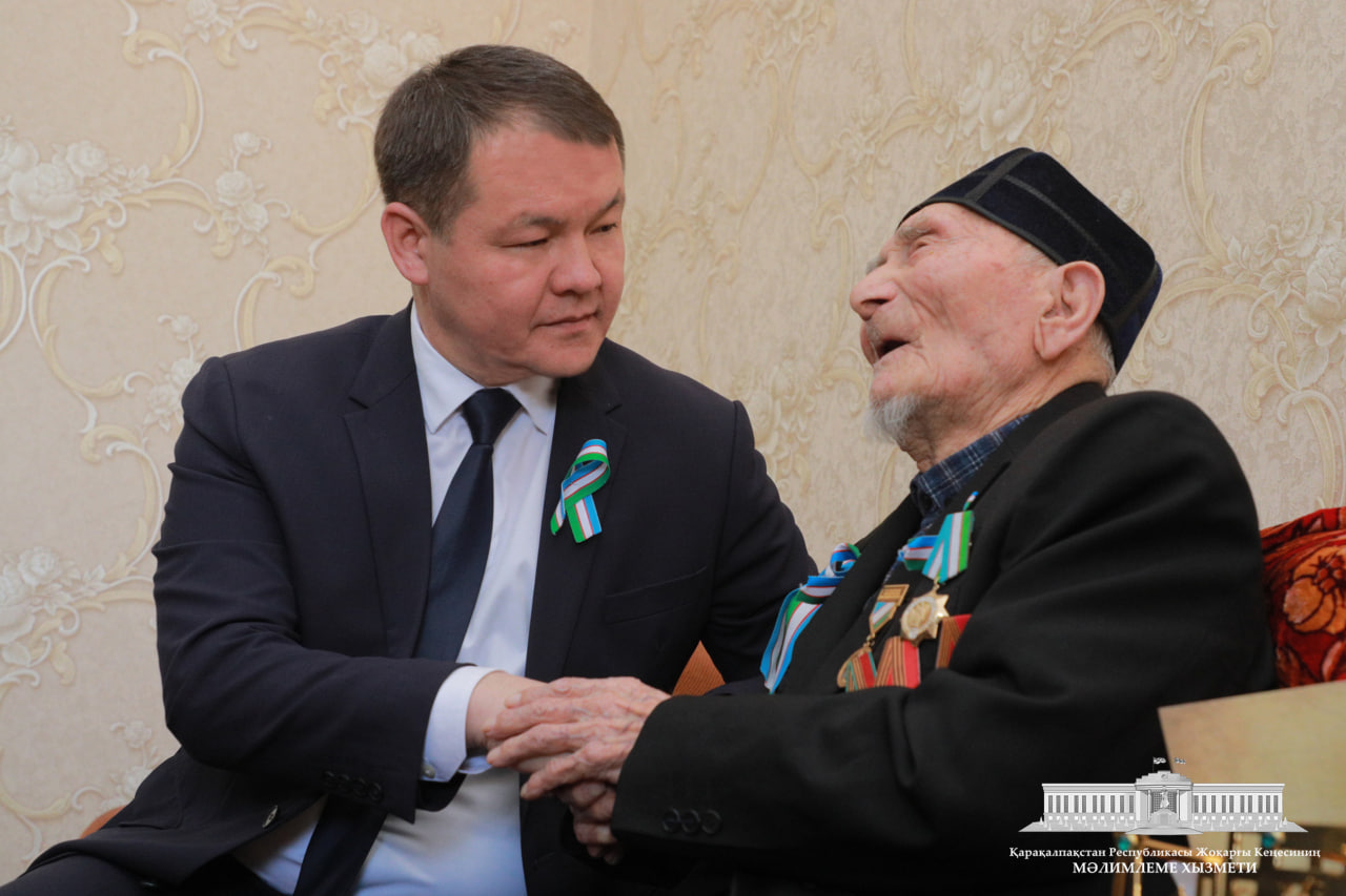 Urıs qatnasıwshısına Prezident sawǵaları tapsırıldı