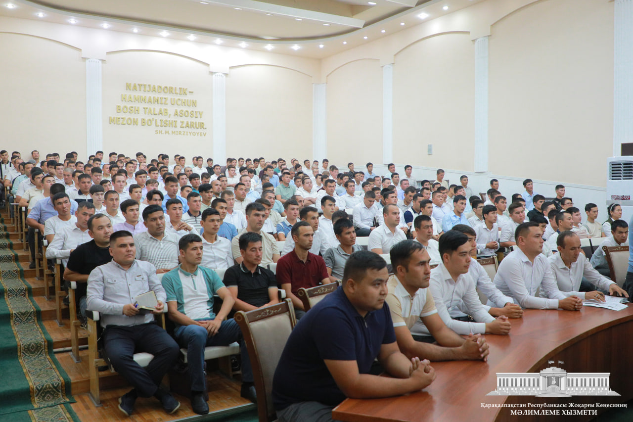 Joqarǵı Keńes Baslıǵı Ámiwdárya rayonı jasları menen ushırastı