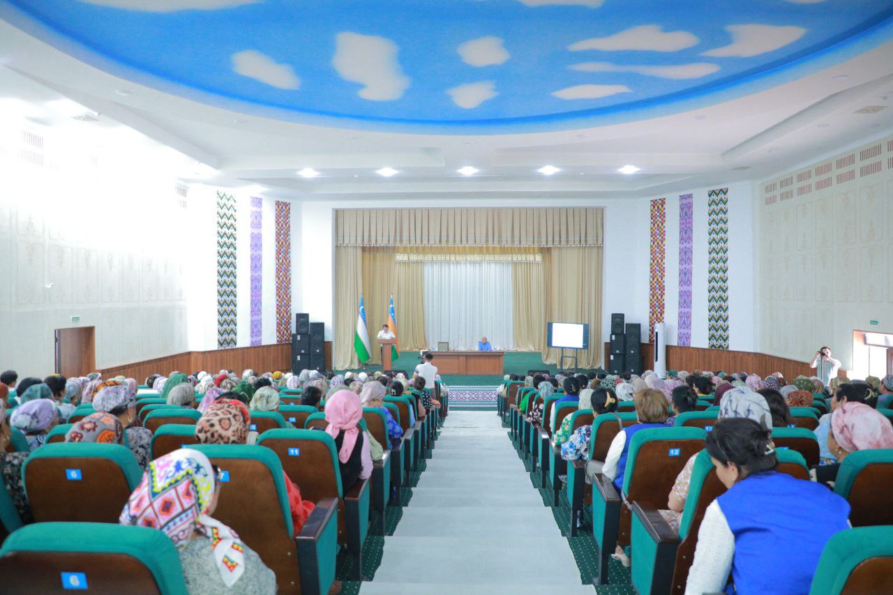 Joqarǵı Kenes Baslıǵı Shomanay rayonınıń belsendi hayalları menen ushırastı