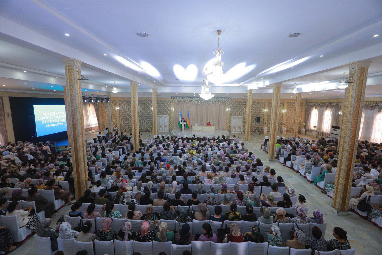 Joqarǵı Keńes Baslıǵı Ámiwdárya rayonındaǵı belsendi hayallar menen ushırastı