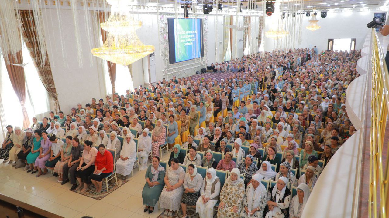 Jámiyetimizde hayal-qızlardıń ornı girewli