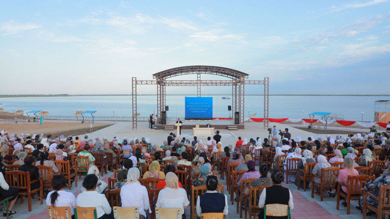 Joqarǵı Keńes Baslıǵı Ellikqala rayonınıń belsendi hayalları menen ushırastı