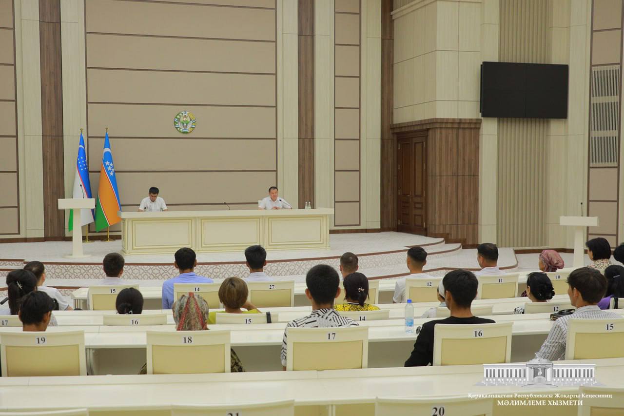 Joqarǵı Keńes Baslıǵı ózi atalıqqa alǵan jaslar menen ushırastı hám bir qatar járdemler kórsetildi