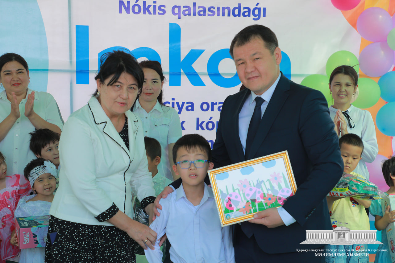Joqarǵı Keńes Baslıǵı «Imkon» shólkemindegi balalardı bayram múnásibeti menen qutlıqladı
