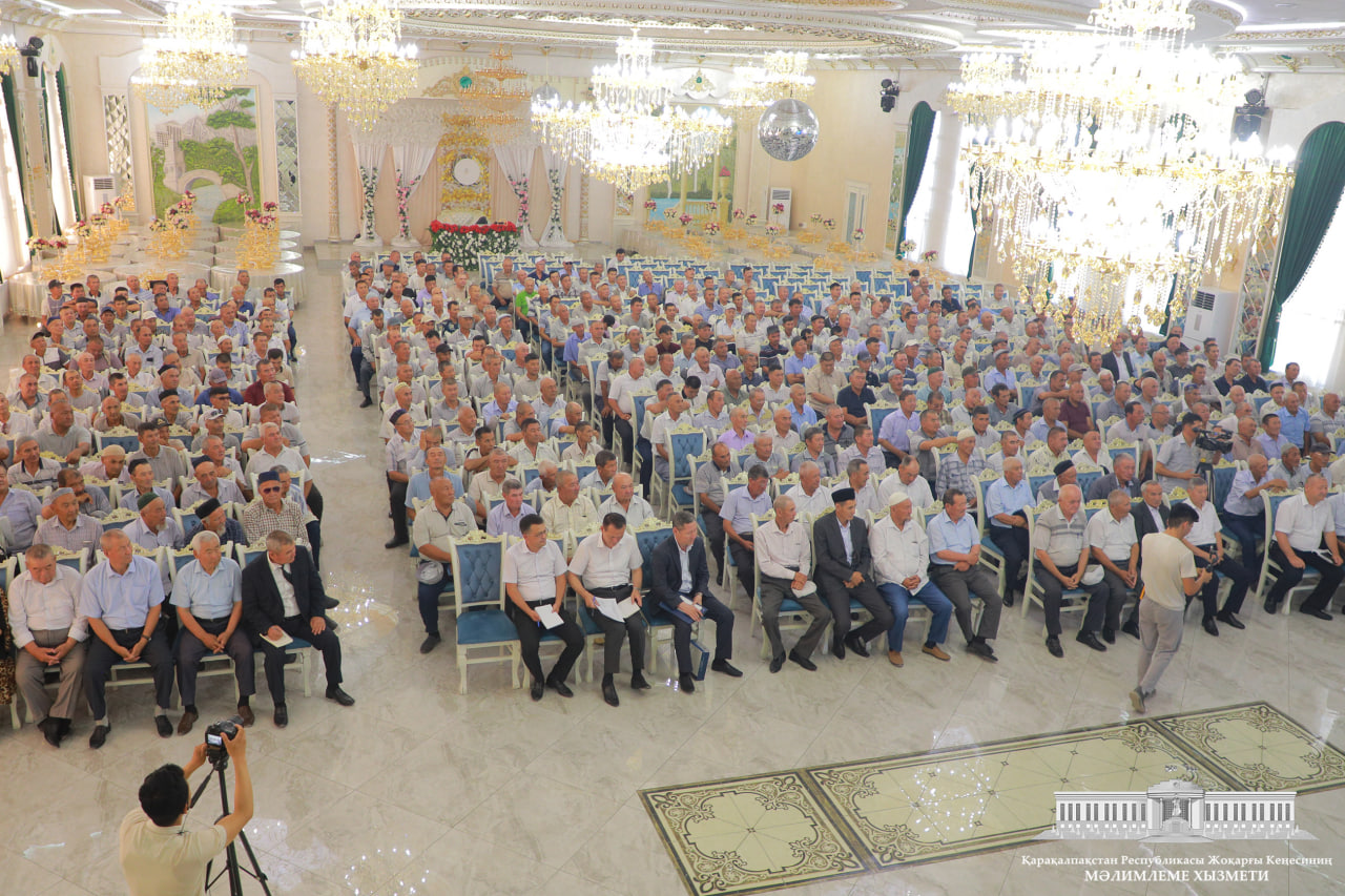 Joqarǵı Keńes Baslıǵı Kegeyli hám Bozataw rayonlarınıń kóshe biyleri menen ushırastı