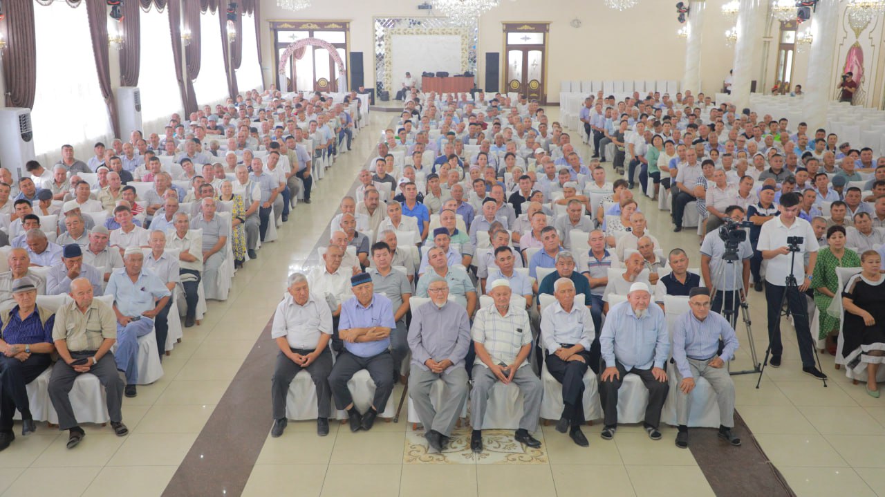 Joqarǵı Keńes Baslıǵı Nókis qalası kóshe biyleri menen ashıq-aydın pikirlesti