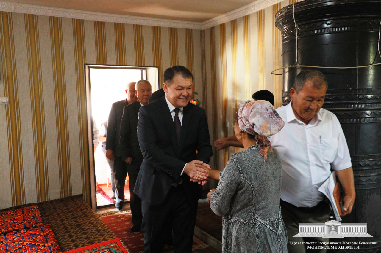Joqarǵı Keńes Baslıǵı «Kerder» awıl puqaralar jıyını aymaǵında jasawshı Nawbetova Veneranıń halınan xabar aldı