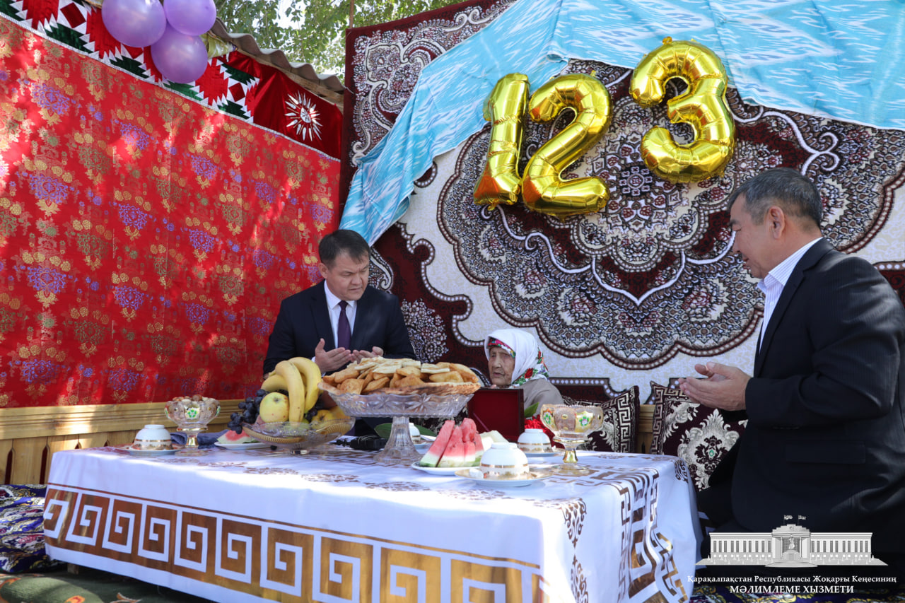 Taxtakópirli 123 jaslı nuranıy anamız Prezidentimiz tárepinen «Shuhrat» medalı menen sıylıqlandı