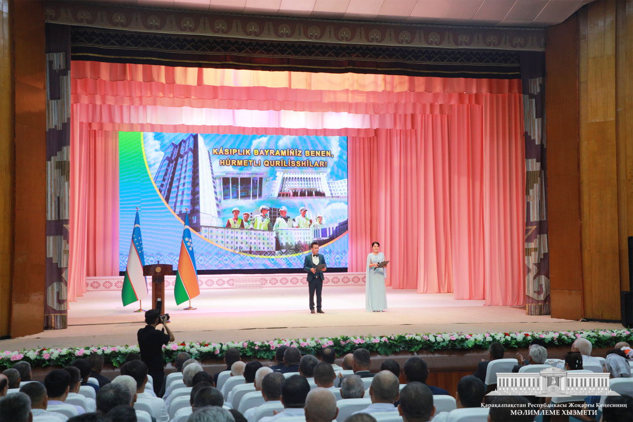 «Qurılıs tarawı xızmetkerleri kúni» múnásibeti menen bayram saltanatı bolıp ótti