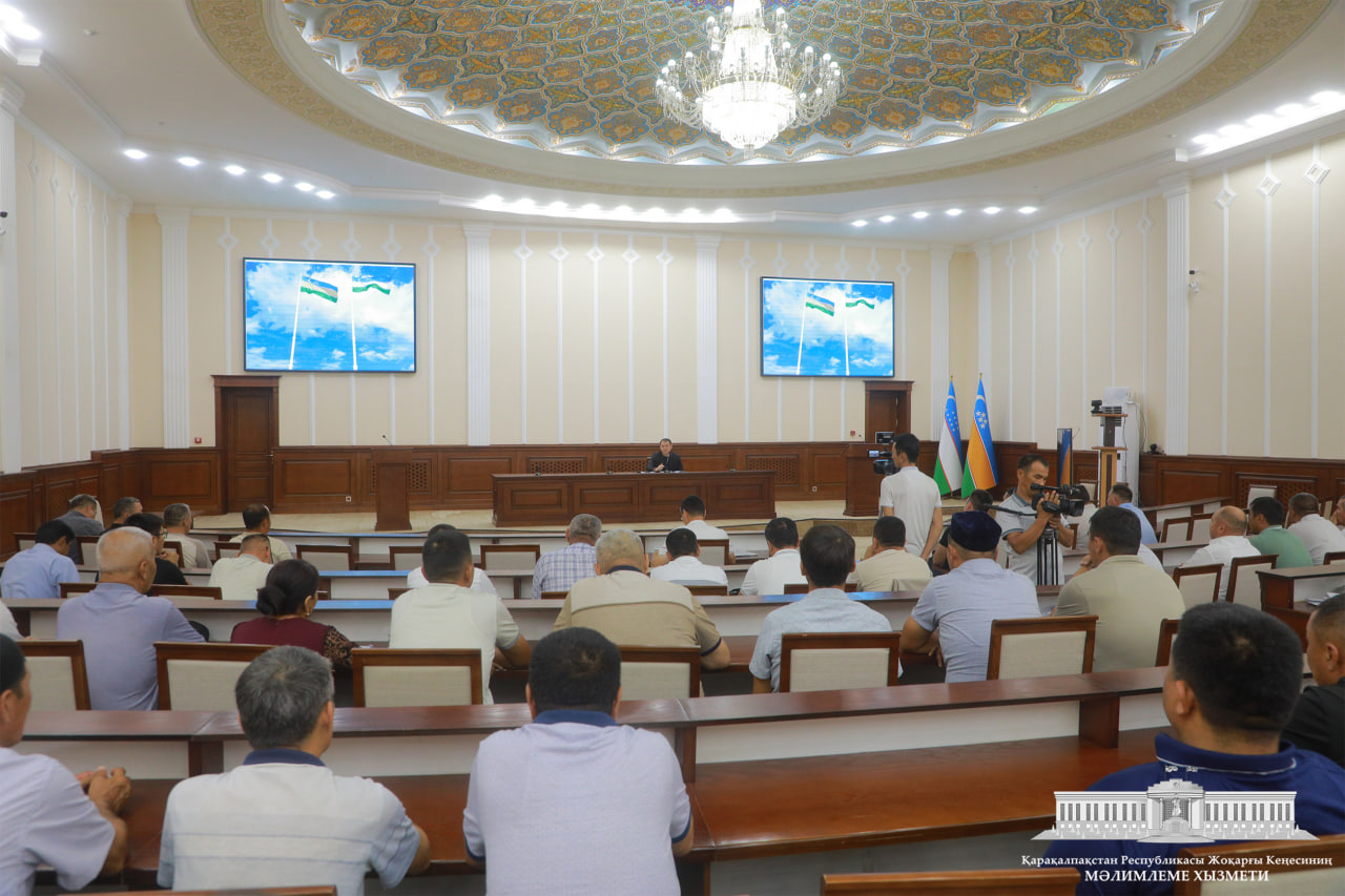 Joqarǵı Keńes Baslıǵı jetekshi fermer xojalıqları basshıları menen ushırastı