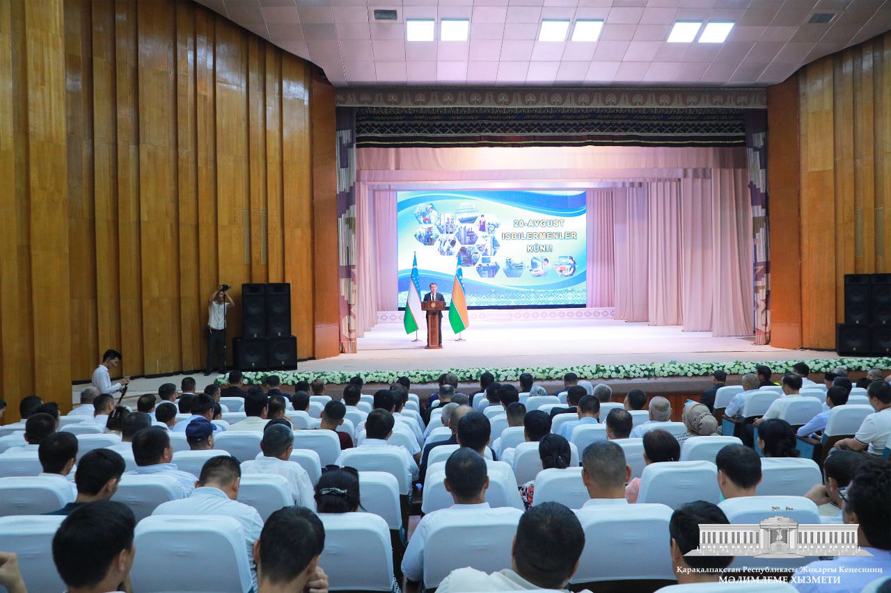 «20-avgust – Isbilermenler kúni» múnásibeti menen bayram saltanatı ótkerildi