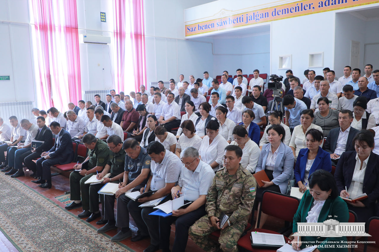 Kegeyli rayonın rawajlandırıw boyınsha belgilengen wazıypalardıń orınlanıwına arnalǵan májilis ótkerildi