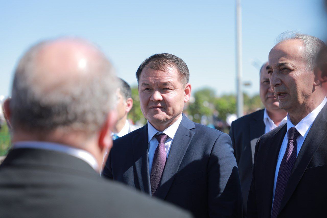 Qaraqalpaqstan Respublikası Joqarǵı Keńesiniń Baslıǵı Amanbay Orınbaev "Abu Rayxan Beruniydiń dúnya civilizaciyasına qosqan úlesi" temasındaǵı xalıqaralıq ilimiy-ámeliy konferenciya qatnasıwshıların  Beruniy rayonında saltanatlı túrde kútip aldı