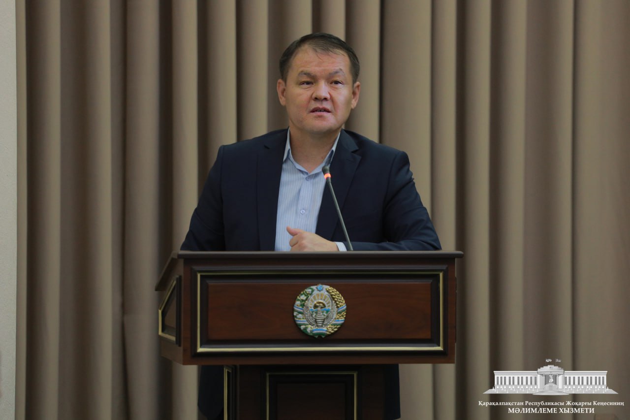 Qaraqalpaqstan Respublikası Joqarǵı Keńesiniń Baslıǵı Amanbay Orınbaev Ámiwdárya rayonındaǵı máhálle belsendileri hám kóshe biyleri menen ushırasıw ótkerdi