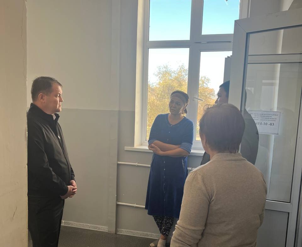 Joqarǵı Keńes Baslıǵı Bozataw rayonındaǵı bir qatar sociallıq obektlerdi barıp kórdi