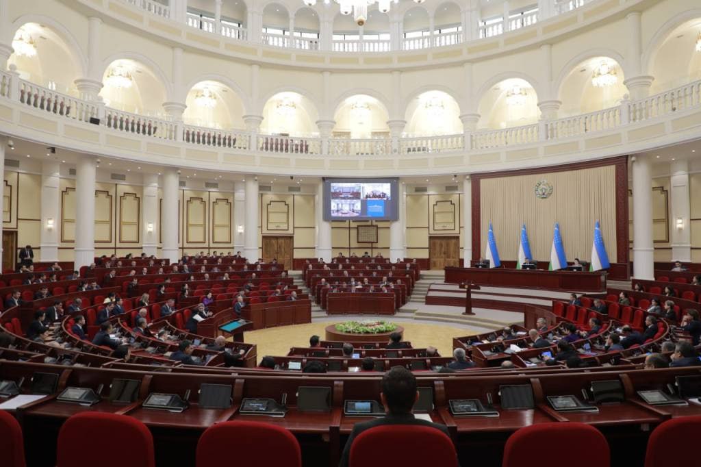 Oliy Majlis jumısı jánede jetilistiriledi