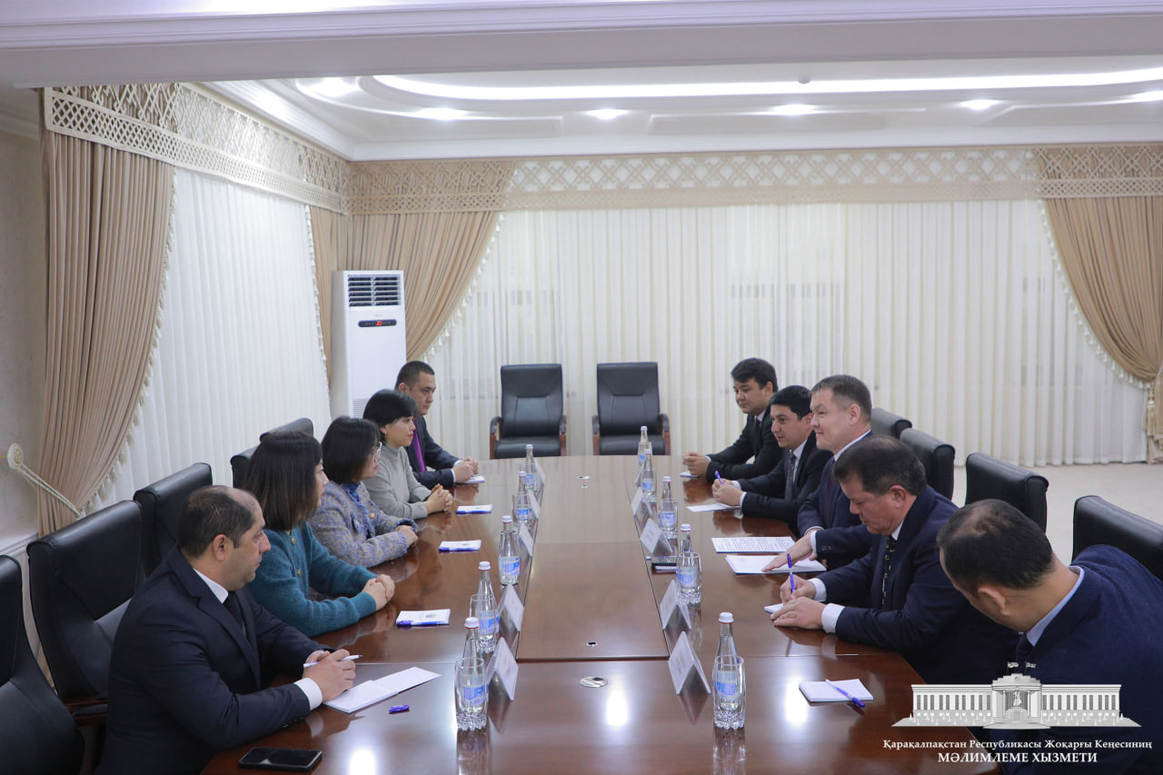 Жоқарғы Кеңес Баслығы Қытай мәмлекетинен келген делегация ўәкиллери менен ушырасты