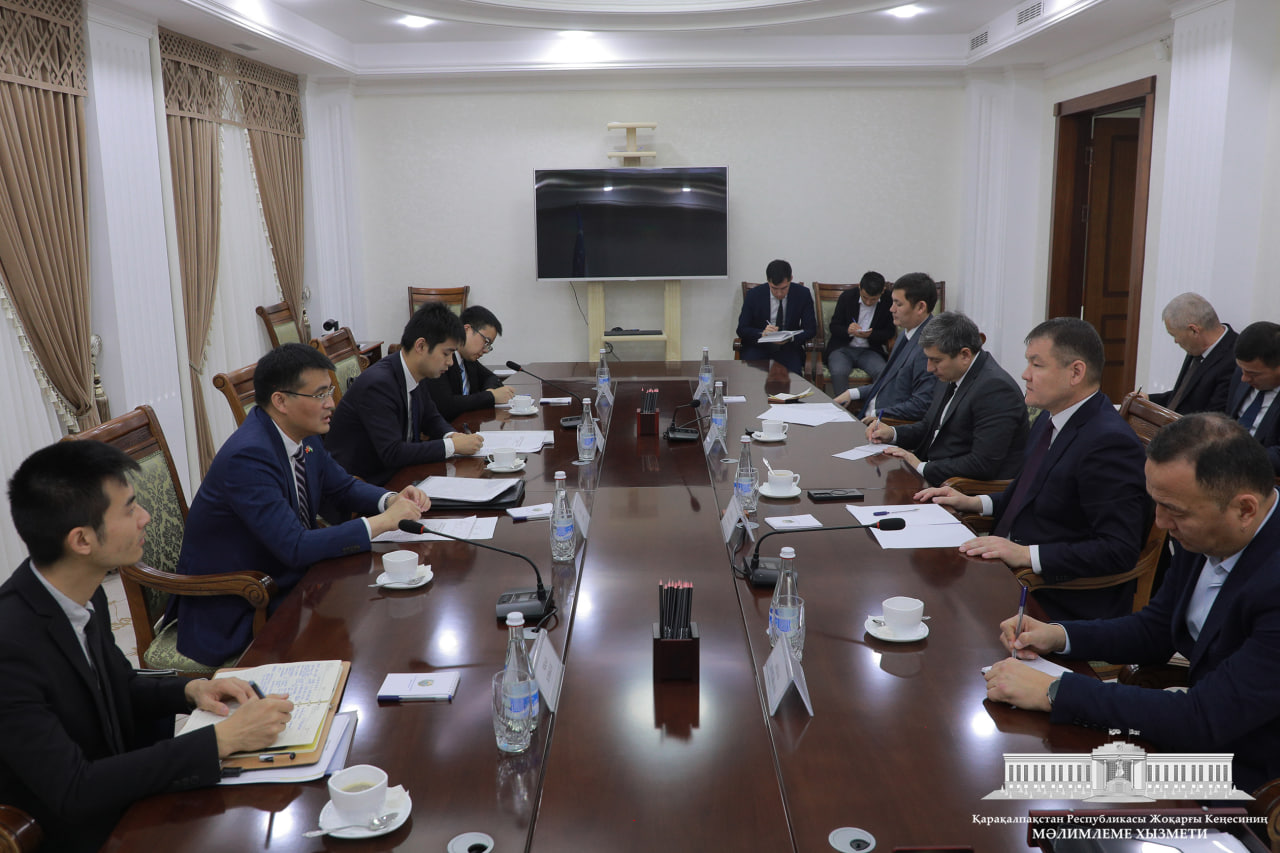 Qaraqalpaqstan Respublikası Joqarǵı Keńesiniń Baslıǵı Qıtay Xalıq Respublikasınıń ayrıqsha hám tolıq huqıqlı elshisi Yuy Czyun menen ushırastı