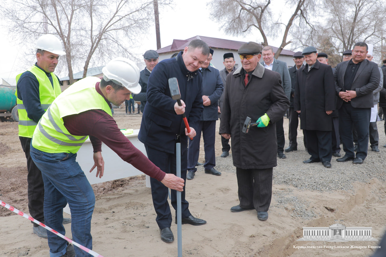 Tórtkúl rayonında jańa tuwıw kompleksi qurılısı baslandı