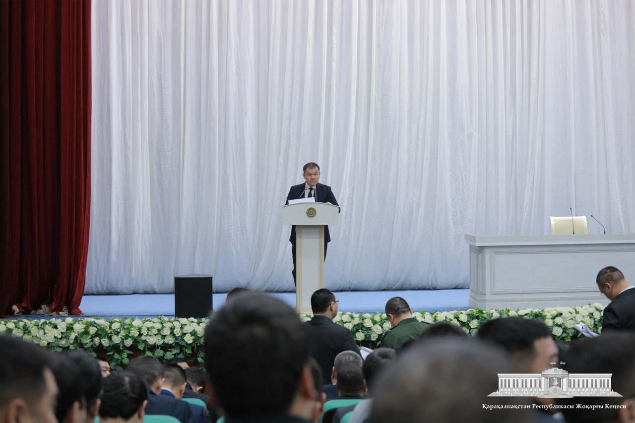 Jo‘qorg'i Kenges Raisi Amanbay Orinbaev shahar va tumanlardagi hokim yordamchilari bilan uchrashdi