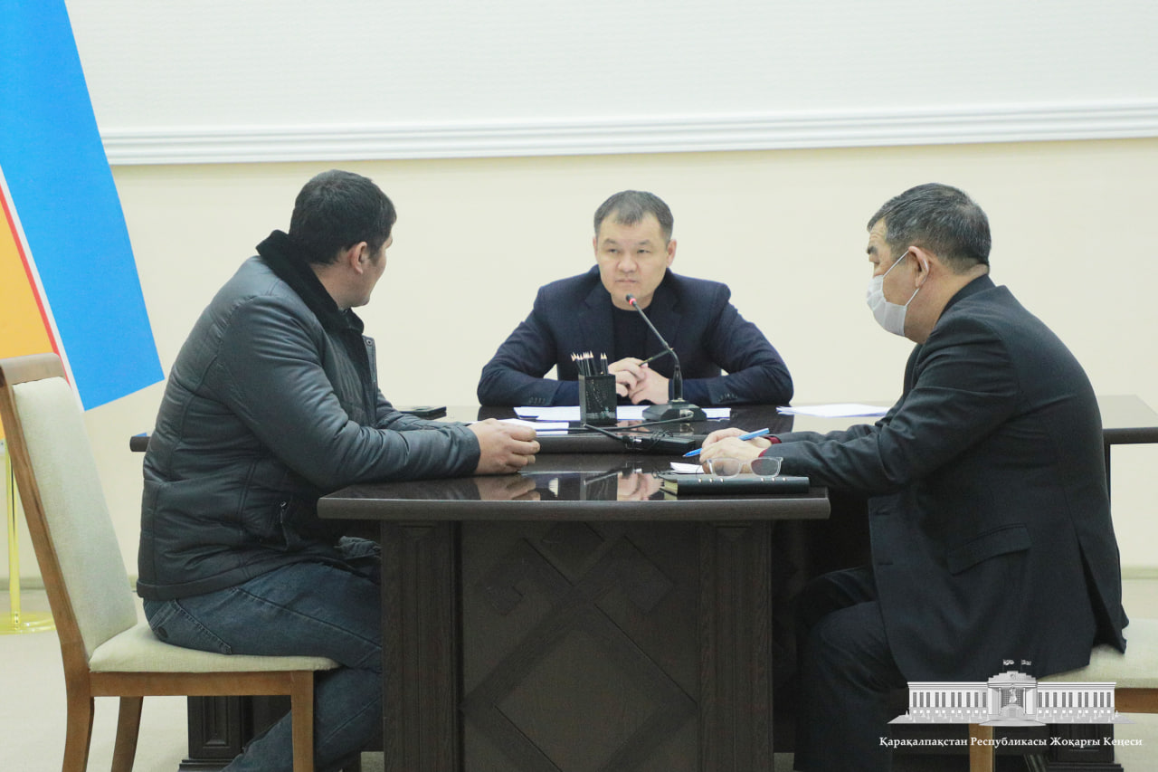 Joqarǵı Keńes Baslıǵı Taxtakópir, Qaraózek hám Shımbay rayonlarındaǵı isbilermenler menen ushırastı