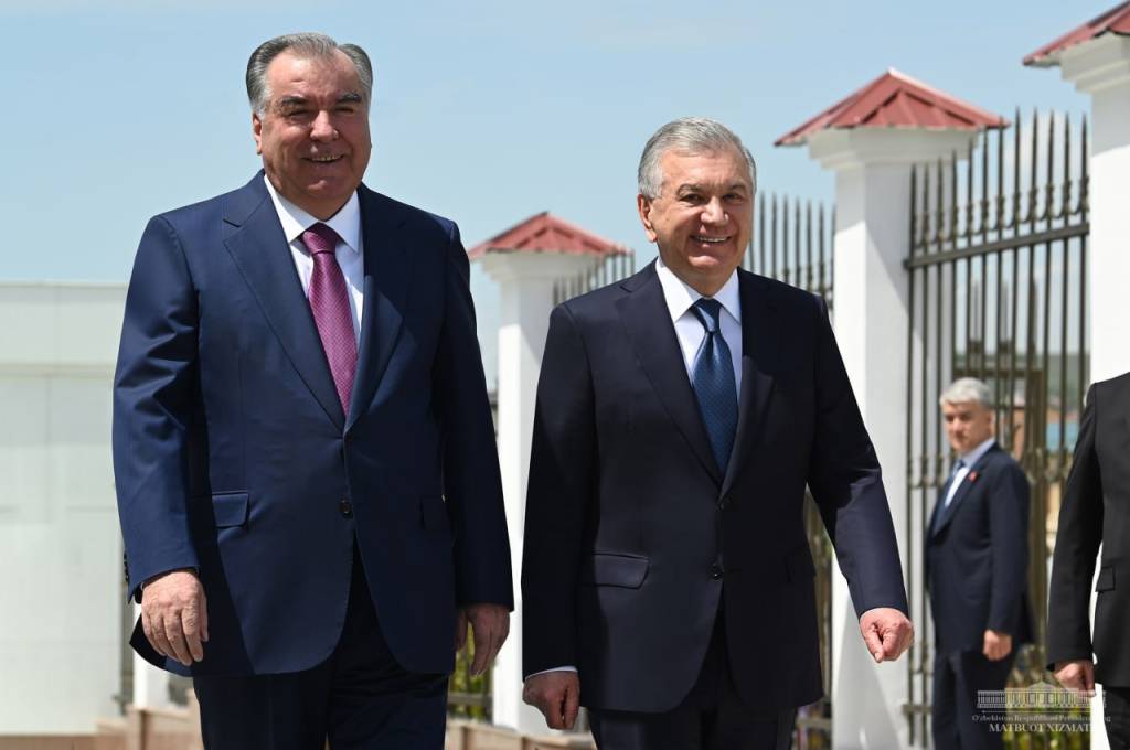 Өзбекстан ҳәм Тәжикстан арасындағы қатнасықлар тарийхында жаңа бет ашылды