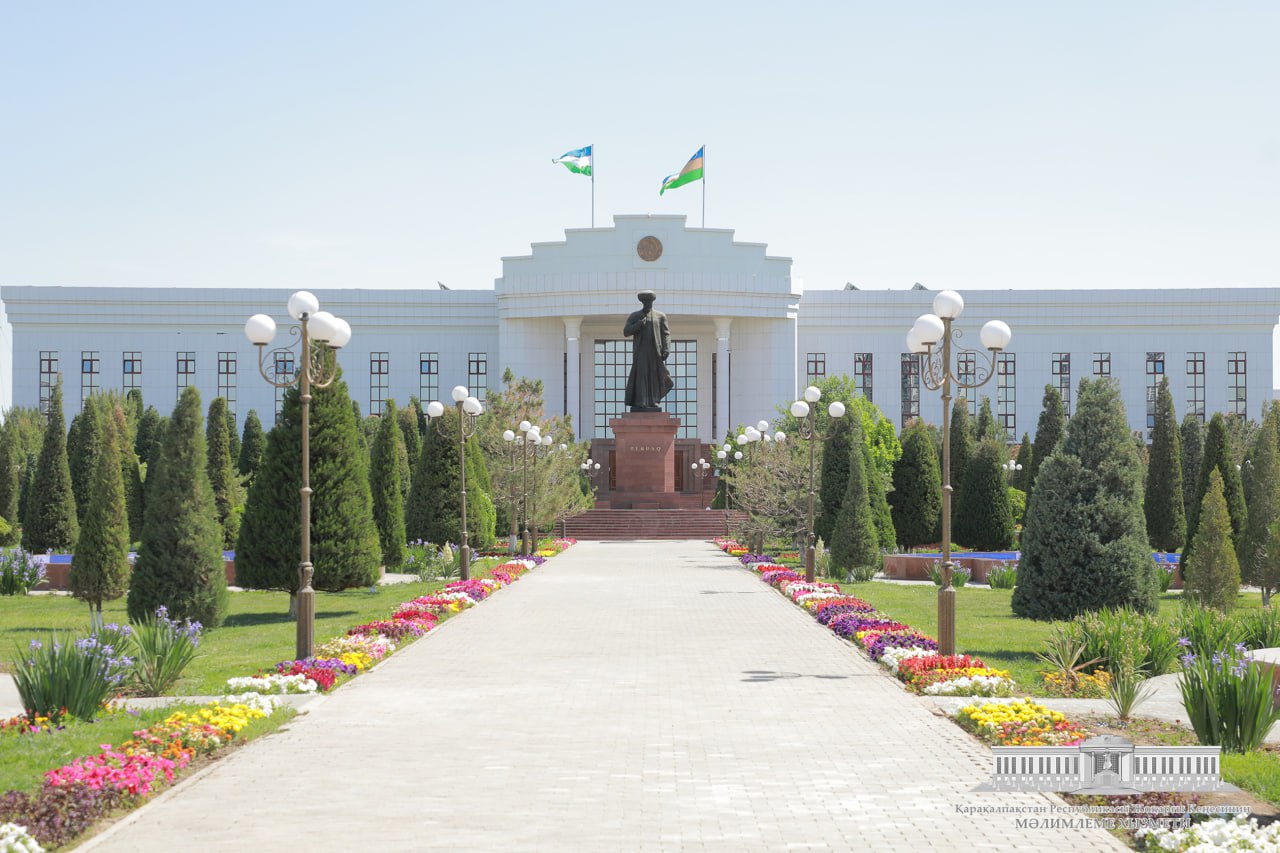 Мәденият ҳəм көркем өнер хызметкерлери күни мүнәсибети менен Қарақалпақстан Республикасы Жоқарғы Кеңесиниң Президиум қарары менен төмендегилер сыйлықланды