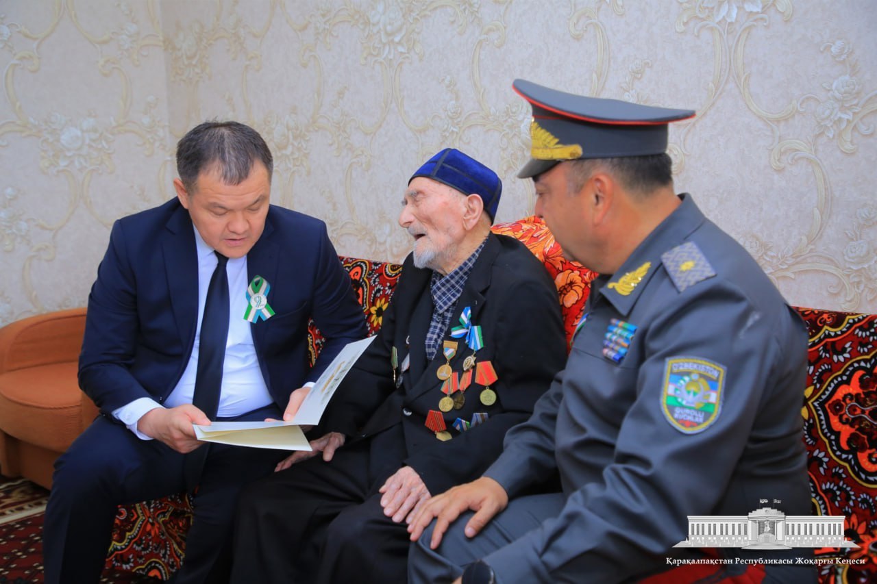 Урыс қатнасыўшыларына Президент саўғалары тапсырылды