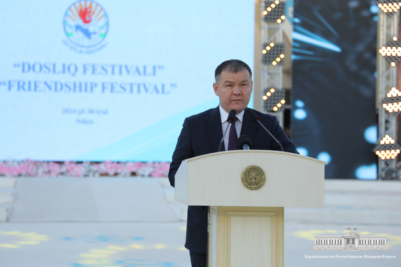 “30-июль – Халықлар дослығы күни” байрамы ҳəмде усы сəнеге бағышланған “Дослық фестивалы” мүнәсибети менен гала-концерт болып өтти