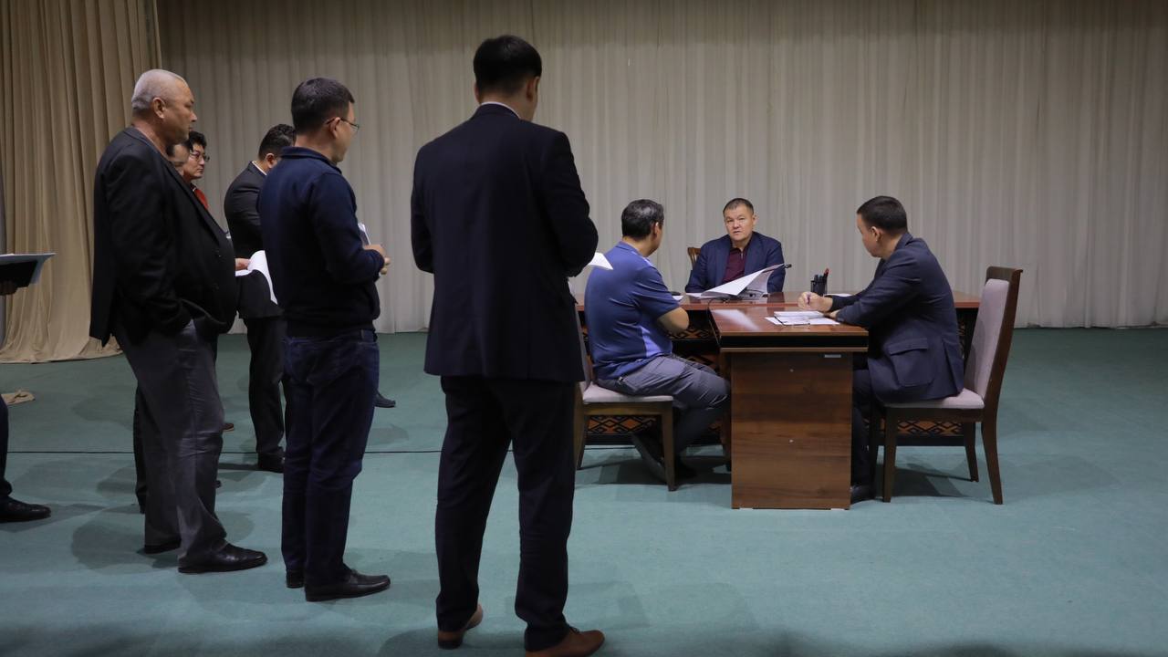 Жоқарғы Кеңес Баслығы Мойнақ, Қоңырат, Шоманай ҳәм Қанлыкөл районларындағы исбилерменлер менен ушырасты