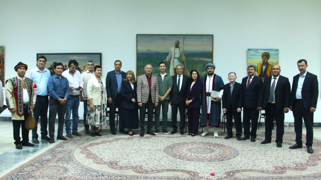 Ташкентте Әжинияз Қосыбай улының өмири ҳәм дөретиўшилигине арналған көргизбе ашылды