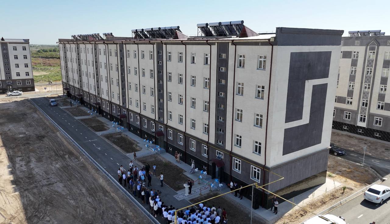 Қанлыкөл районы аймағында жаңадан көп қабатлы турақ жай пайдаланыўға тапсырылды