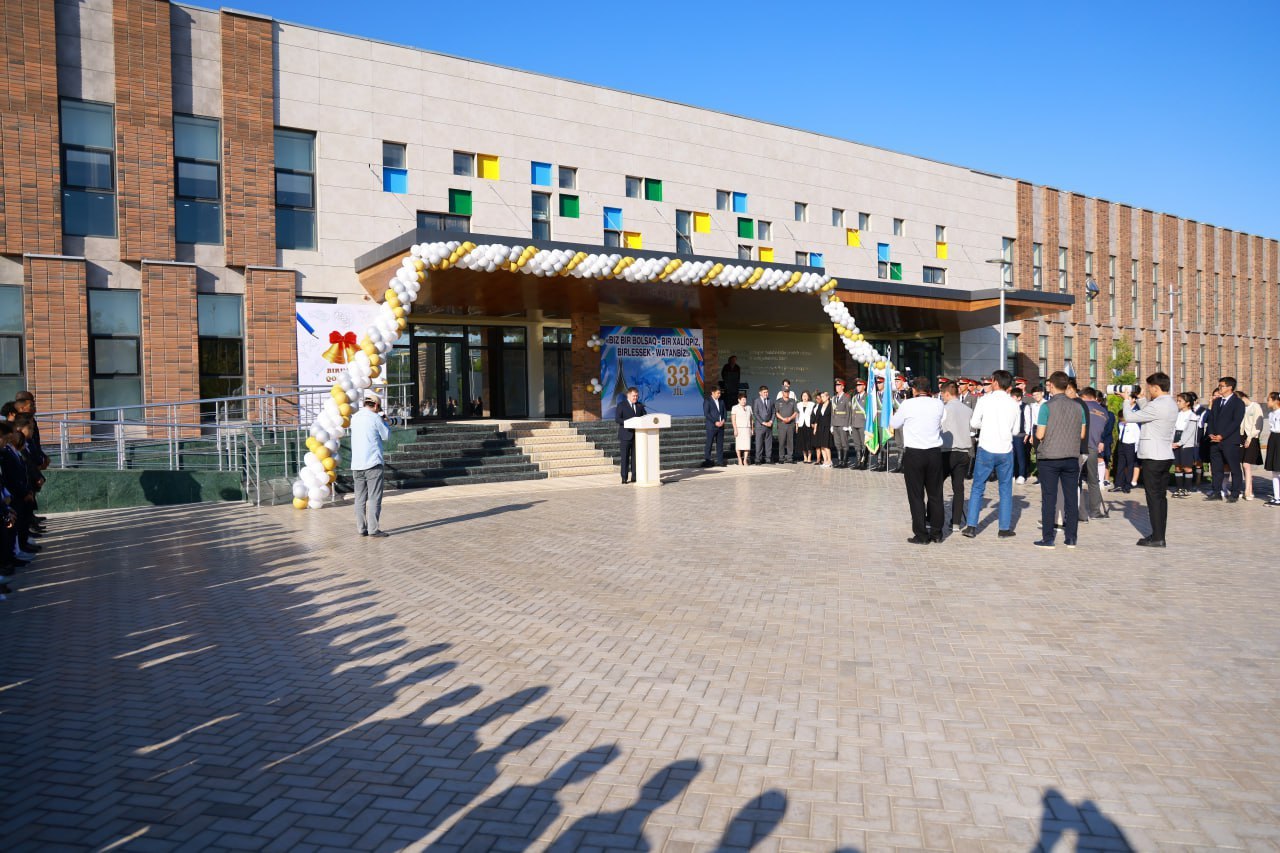 Жоқарғы Кеңес Баслығы Нөкис қаласындағы Президент мектеби оқыўшыларын жаңа оқыў жылы менен қутлықлады