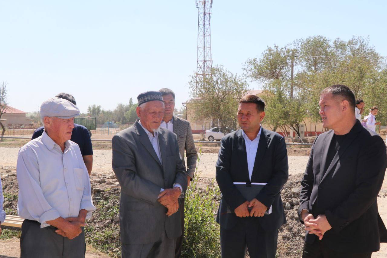 Жоқарғы Кеңес Баслығы Шымбай районындағы мәҳәллелерде пуқаралар турмысын жақсылаў бойынша алып барылып атырған жумыслар жөнинде пуқаралар менен сәўбетлести