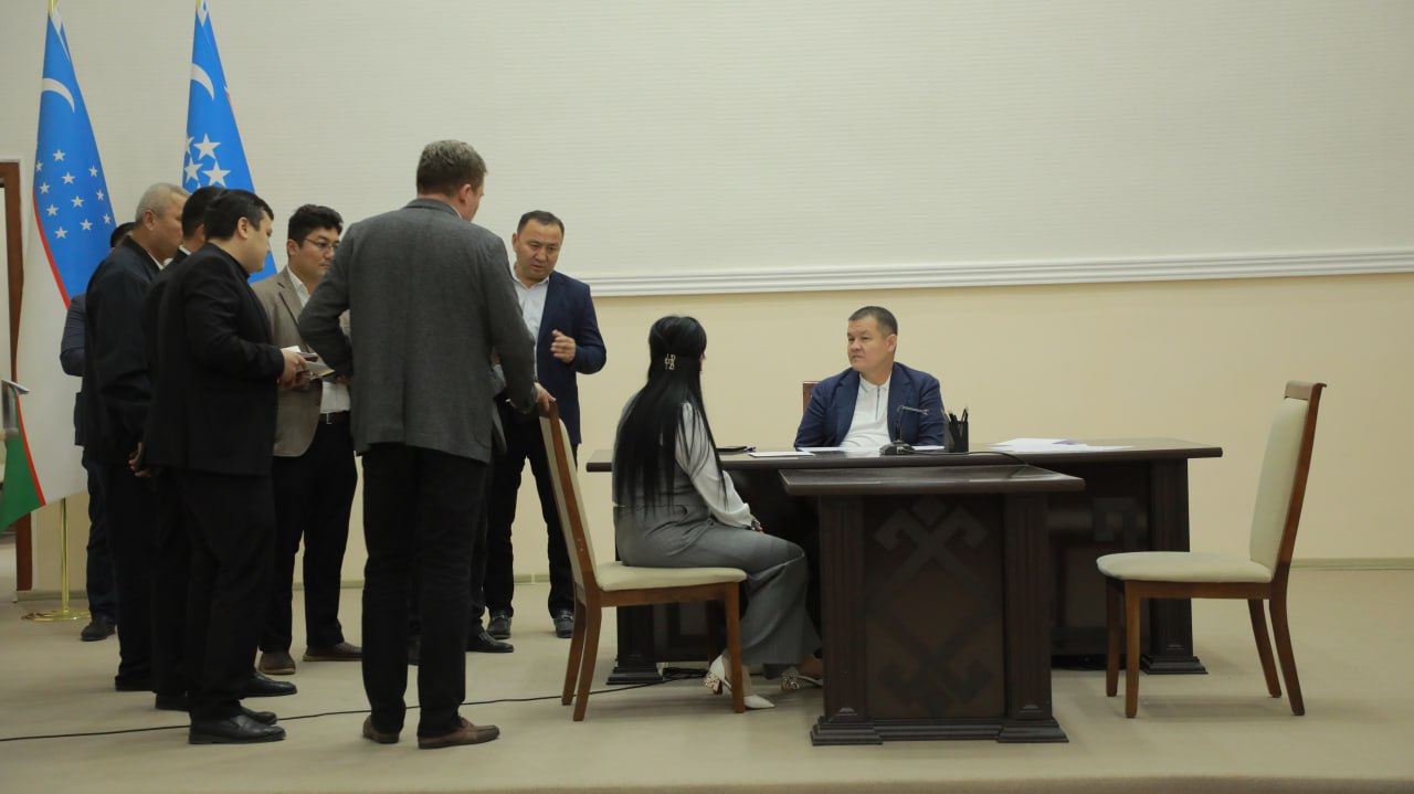 Жоқарғы Кеңес Баслығы Тахтакөпир, Қараөзек, Бозатаў, Кегейли ҳәм Шымбай районларындағы исбилерменлердиң машқалаларын тыңлады