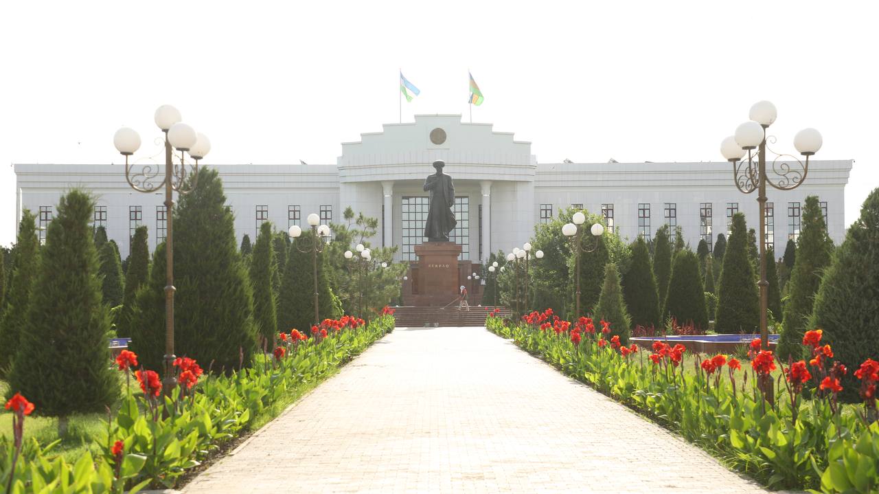 Муғаллимлер ҳәм устазлар күни мүнәсибети менен сыйлықлаў ҳаққында