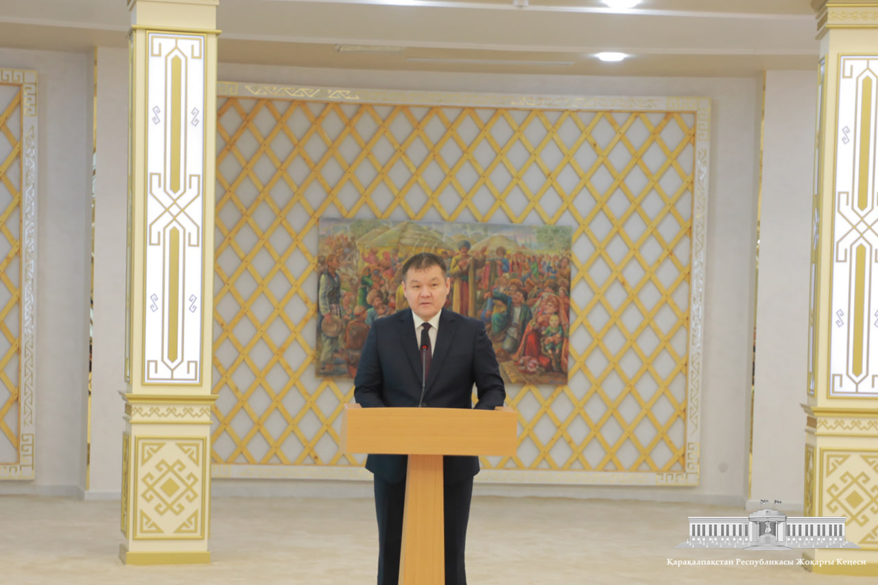 Ájiniyaz Qosıbay ulınıń 200 jıllıǵı múnásibeti menen shólkemlestirilgen xalıqaralıq ilimiy-teoriyalıq konferenciyanıń ashılıw saltanatı ótkerildi