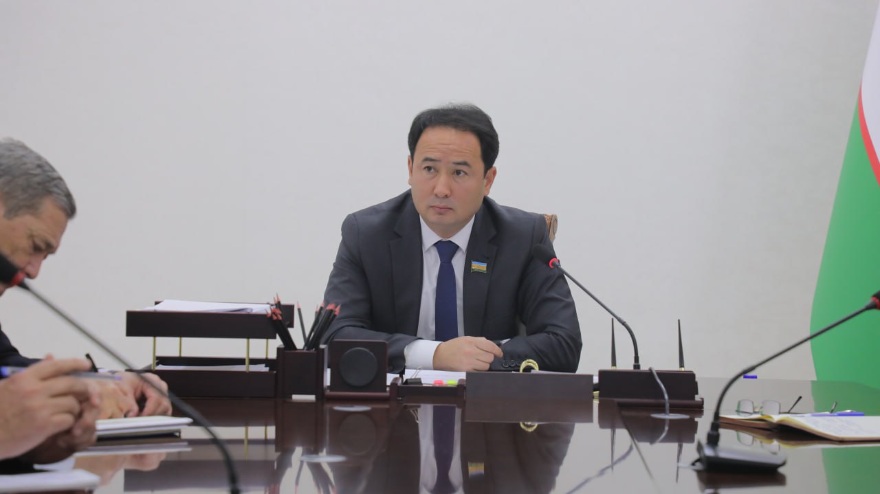 Qaraqalpaqstan Respublikası Joqarǵı Keńesiniń Sanaat, qurılıs, transport hám málimleme texnologiyaları máseleleri komitetiniń májilisi ótkerildi