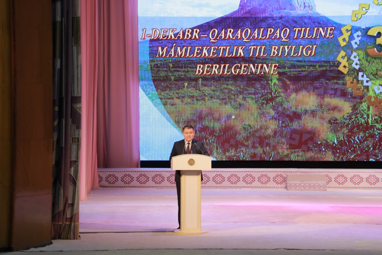 Qaraqalpaq tiline mámleketlik til biyligi berilgen kún múnásibeti menen bayram saltanatı bolıp ótti