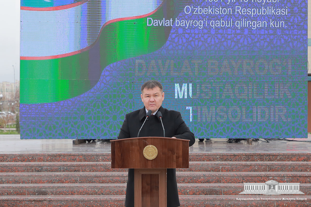 «Ózbekstan Respublikasınıń mámleketlik bayraǵı haqqında»ǵı Nızamı qabıl etilgen kún múnásibeti menen bayram ilajı ótkerildi
