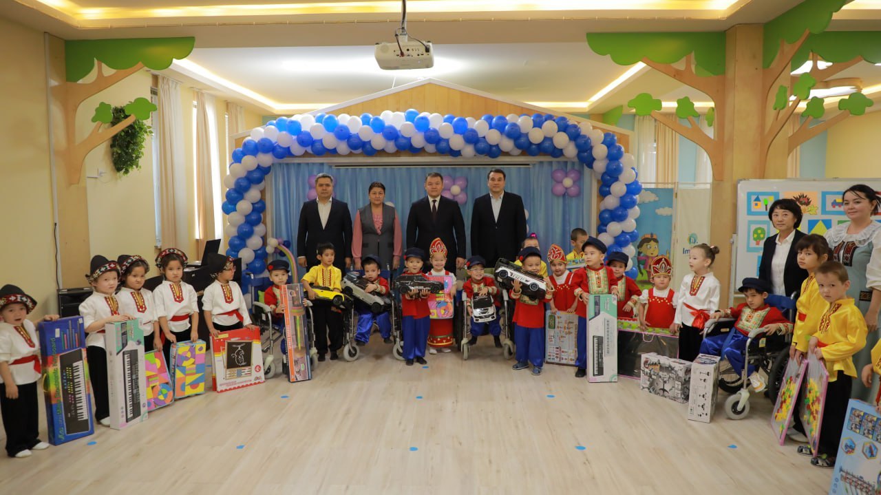 Joqarǵı Keńes Baslıǵı balalardı qutlıqladı