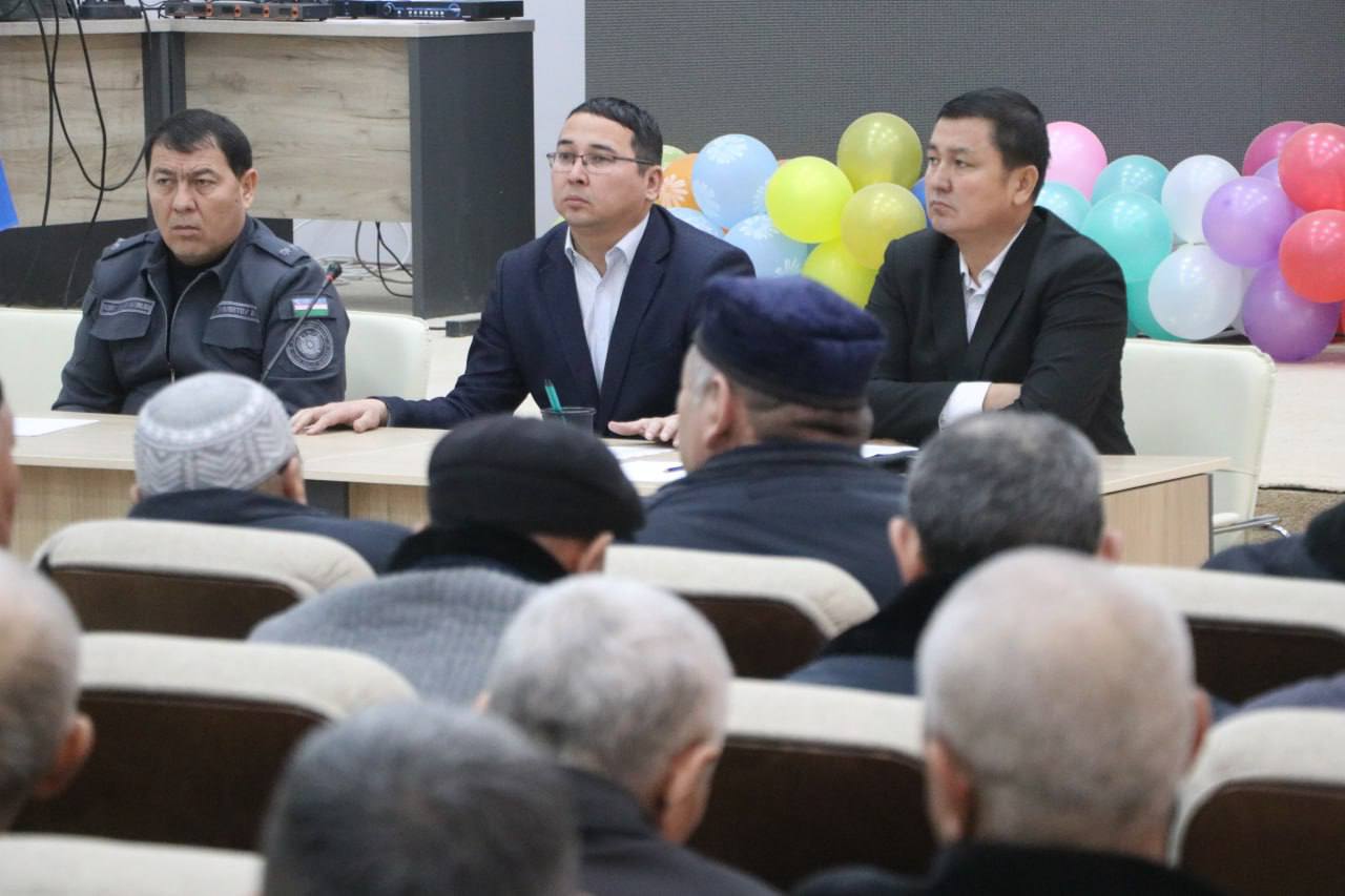 Jo‘qorg'i Kenges qo‘mita raisi Kegeyli tumanida ko‘cha boshilari bilan muloqot qildi