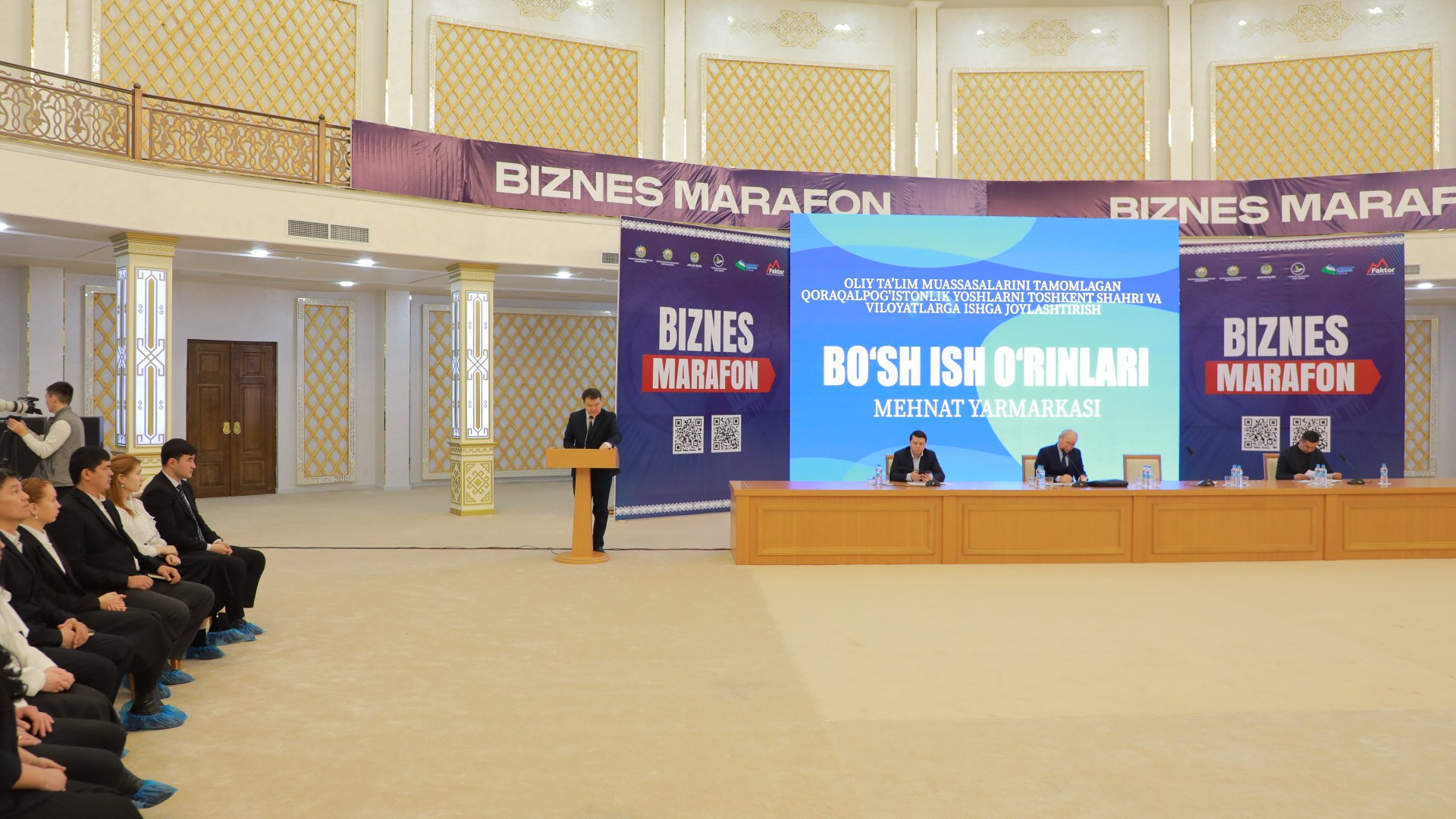 Qoraqalpog'istonlik yoshlar uchun Toshkent shahri va viloyatlardagi bo‘sh ish o‘rinlari yarmarkasi tashkil etildi