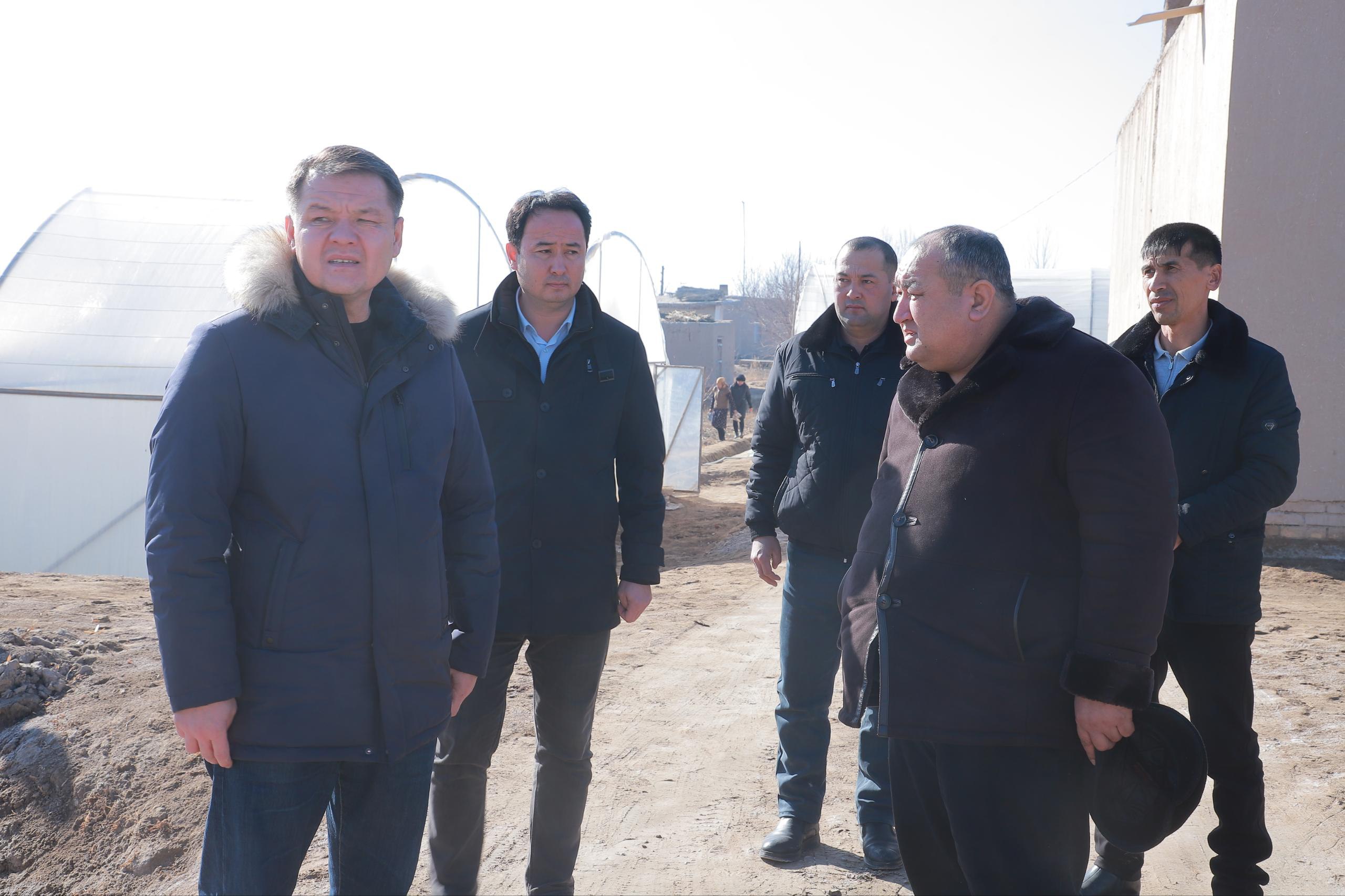 Жоқарғы Кеңес Баслығы Әмиўдәрья районында мәҳәллелердеги машқалаларды шешиў бойынша жумыслар менен танысты