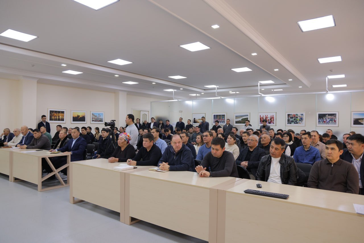 Жоқарғы Кеңес Баслығы Нөкис қаласындағы исбилерменлер менен ушырасты