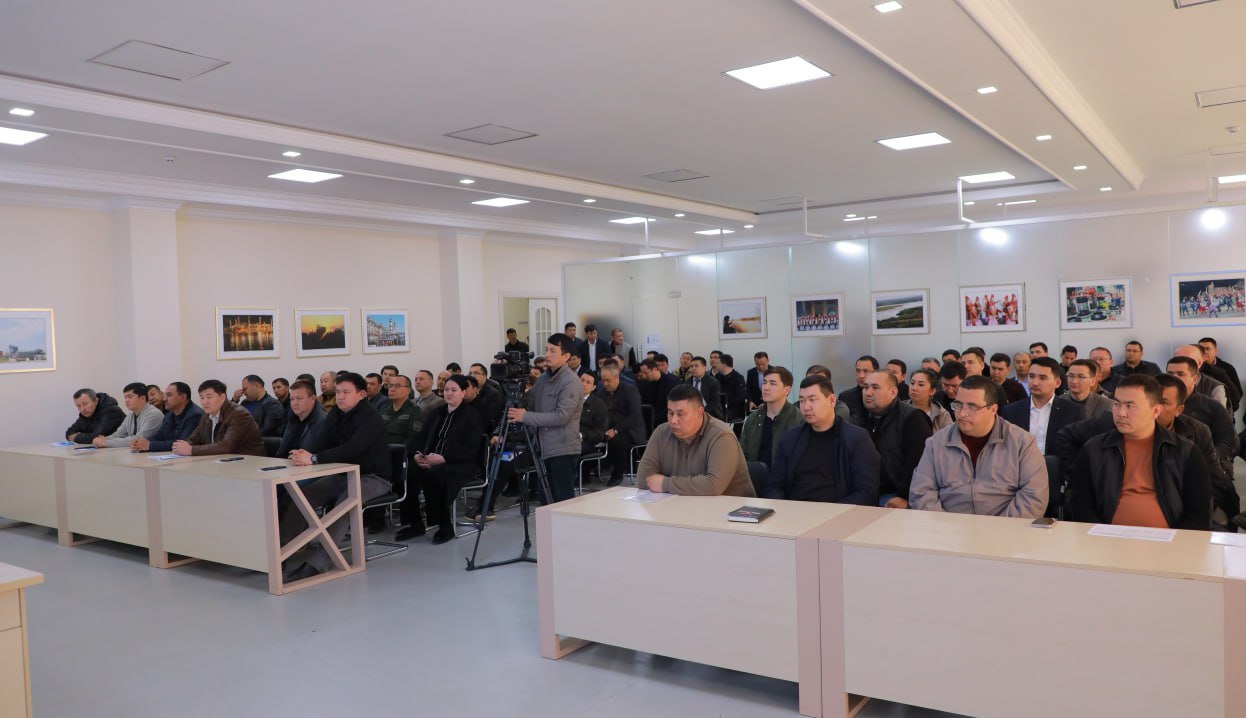Jo‘qorg'i Kenges Raisi yangi loyiha tashabbuskorlari bo‘lgan tadbirkorlar bilan uchrashdi